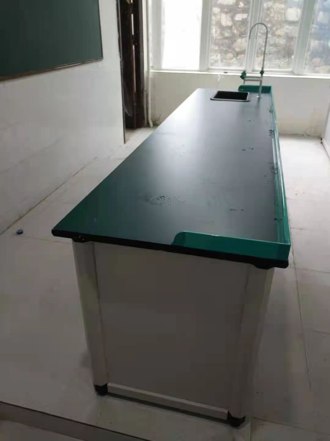 教師演示台準備台