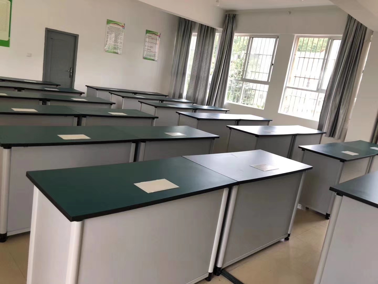 初高中（zhōng）理化生普通實驗室（shì）