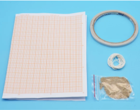 白卡紙(帶四方格（gé）)、雙麵膠、線（xiàn）繩（shéng）、細沙等