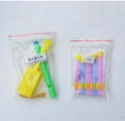 小（xiǎo）樂器：橡皮筋吉他（tā），鳥笛，排（pái）蕭